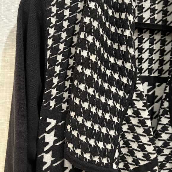 Dana Buchman Black & White Houndstooth Cardigan - Picture 11 of 13